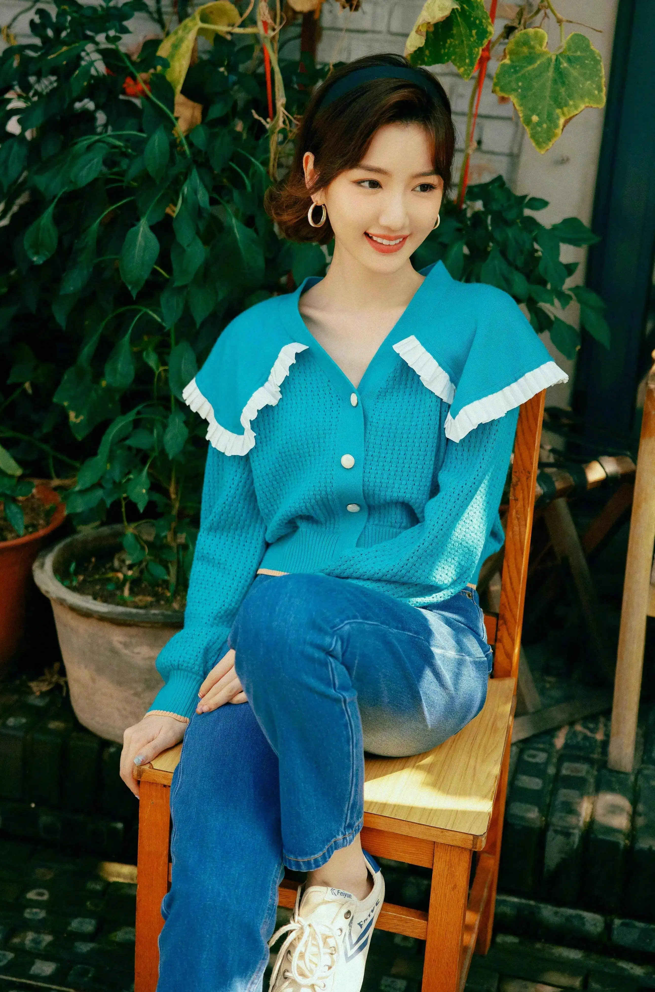 毛晓彤美丽动人,素颜优雅漂亮