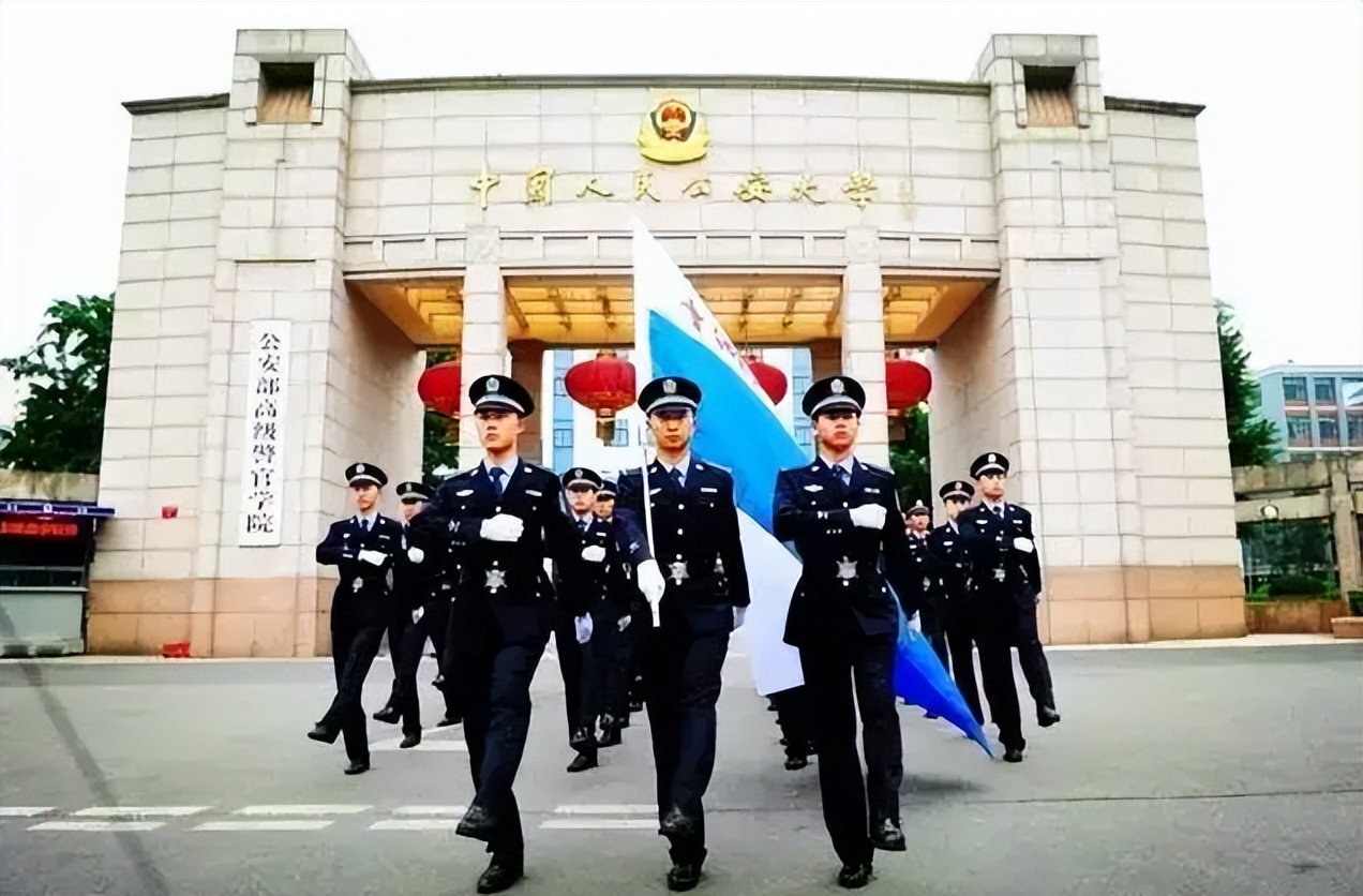 中国人民公安大学校草火了，外形硬朗帅气，果然帅的都上交国家了