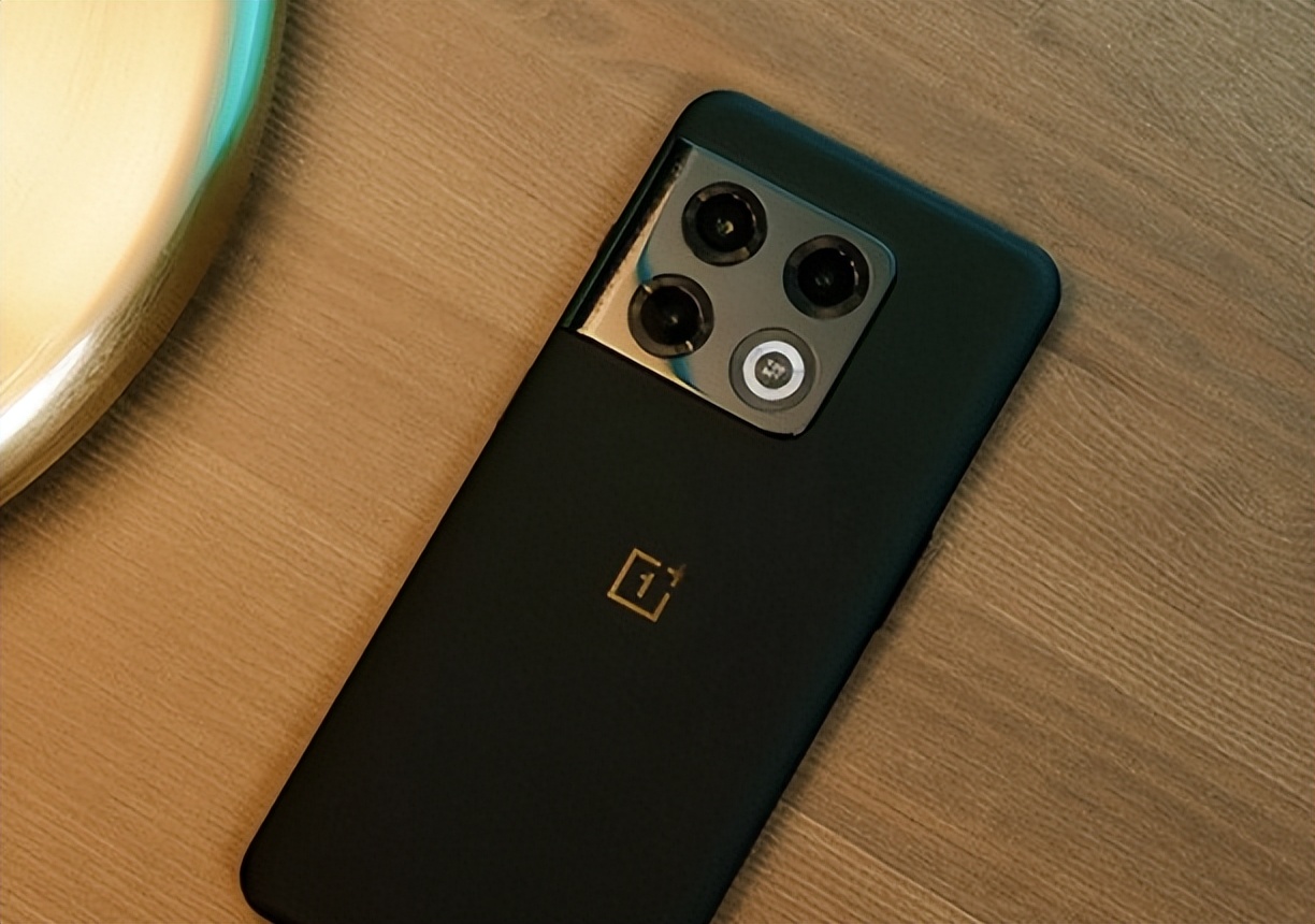 若想四五年不换手机，建议一步到位，目前只有这4款手机符合要求