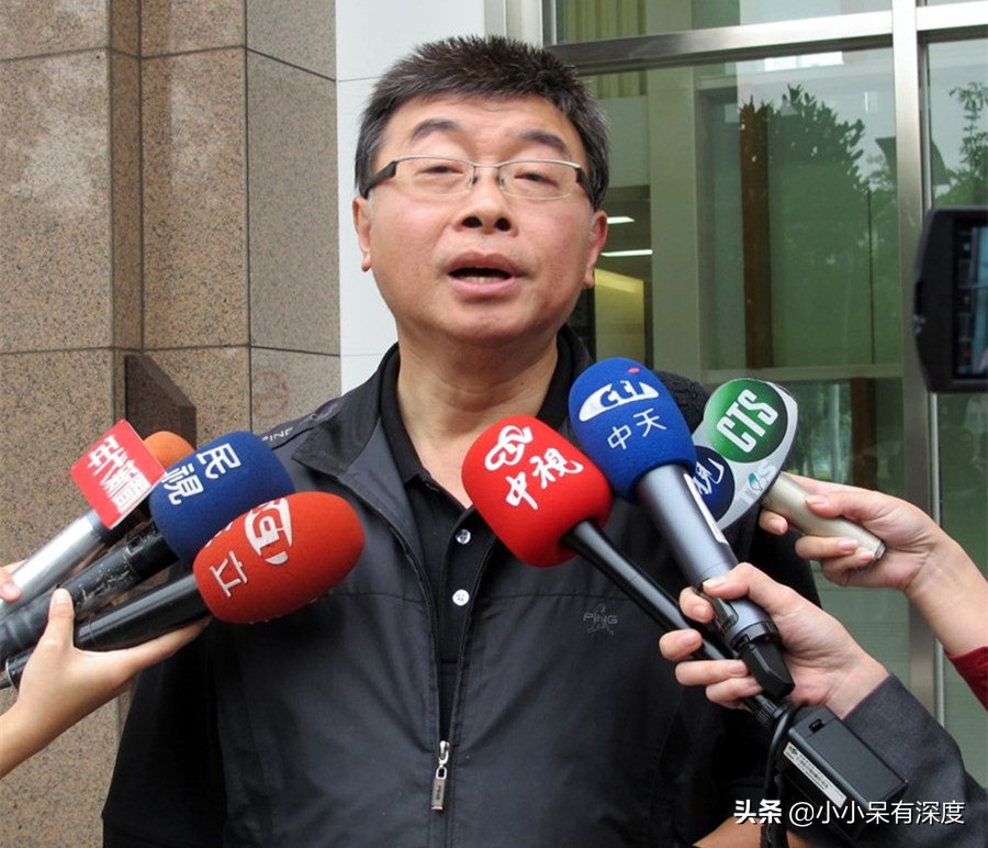 台湾邱毅教授，他铿锵有力地点评，在中国大陆圈粉无数，深受欢迎