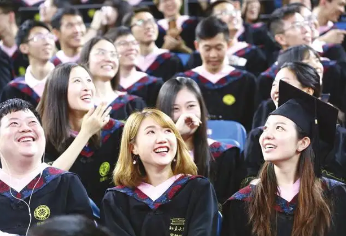 北大同寝3人10年变化，比7位数存款更宝贵的，是她们的人生选择