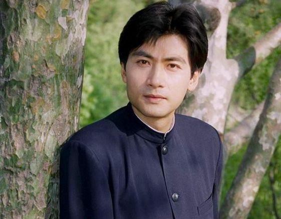 著名歌唱家胡月：嫁给陆剑民，造病历骗父亲，父亲去世后泣不成声