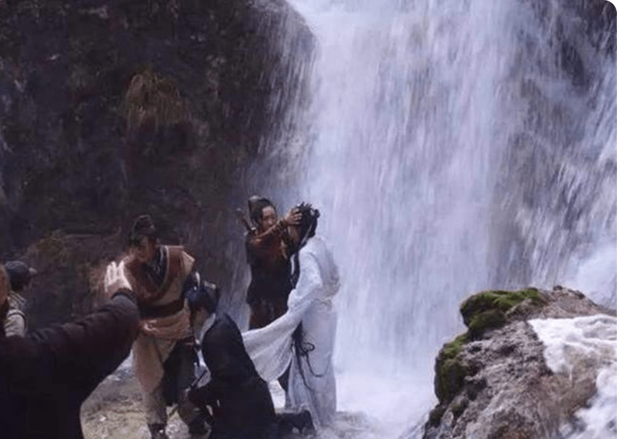 离婚才过2个月,杨颖四处受冷眼,她是否会念起黄晓明的好?