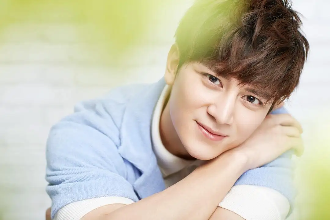 拥有“铜铃大眼”的10位男星，个个都是金刚眼，像开了大眼特效