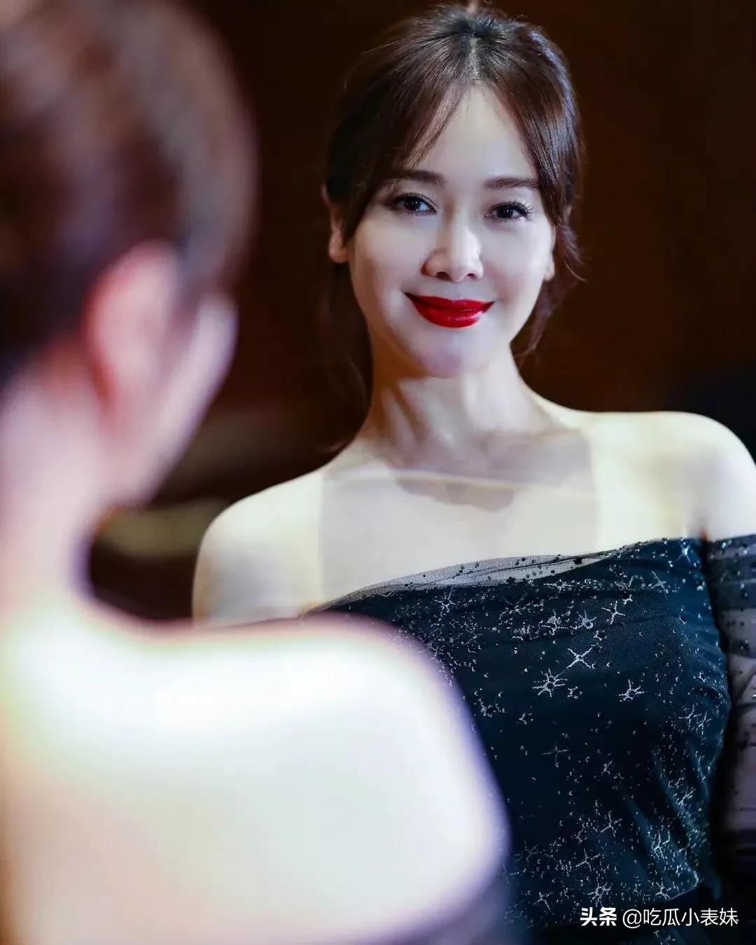 左小青，知性内敛，优雅迷人