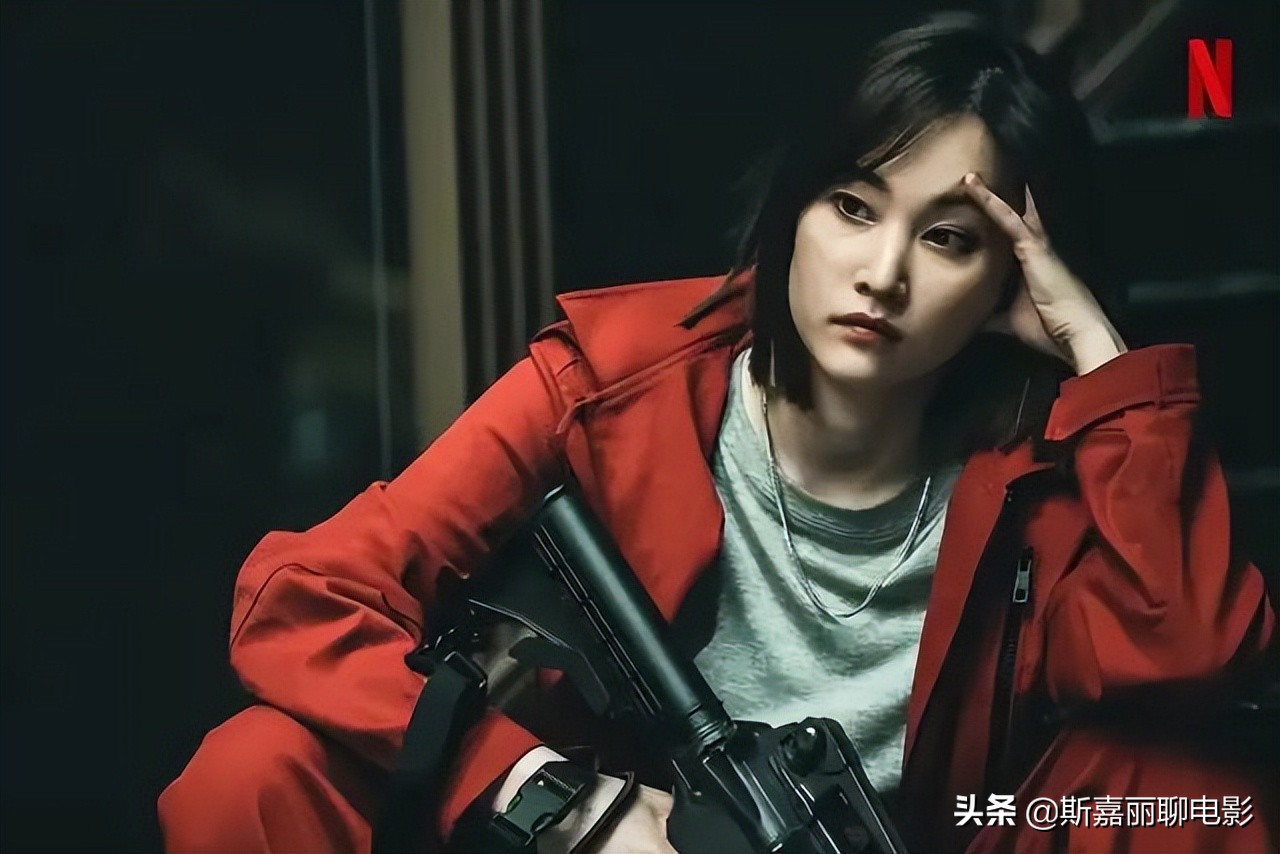 同样是人海战术，把《纸钞屋》和《鱿鱼游戏》对比，差距就出来了