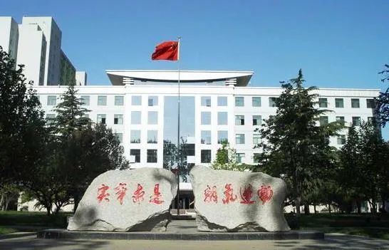 从黑龙江兵团战士到学院院长