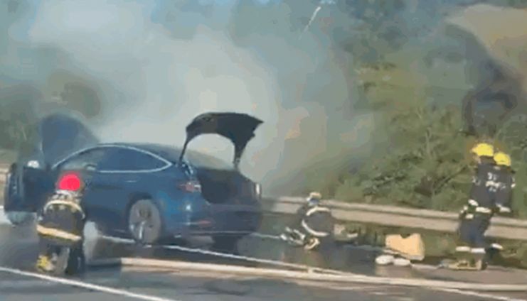 特斯拉Model Y在拆车厂内着火，之前发生过事故