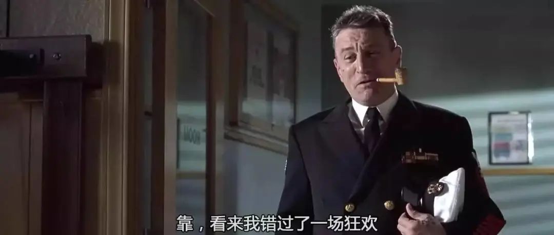 《怒海潜将》德尼罗古丁演技炸裂！不亚于狂风暴雨的袭击