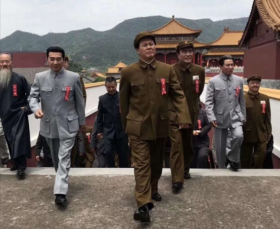 34岁的他，在参加开国大典时站在伟人身边，后来担任44年副国级