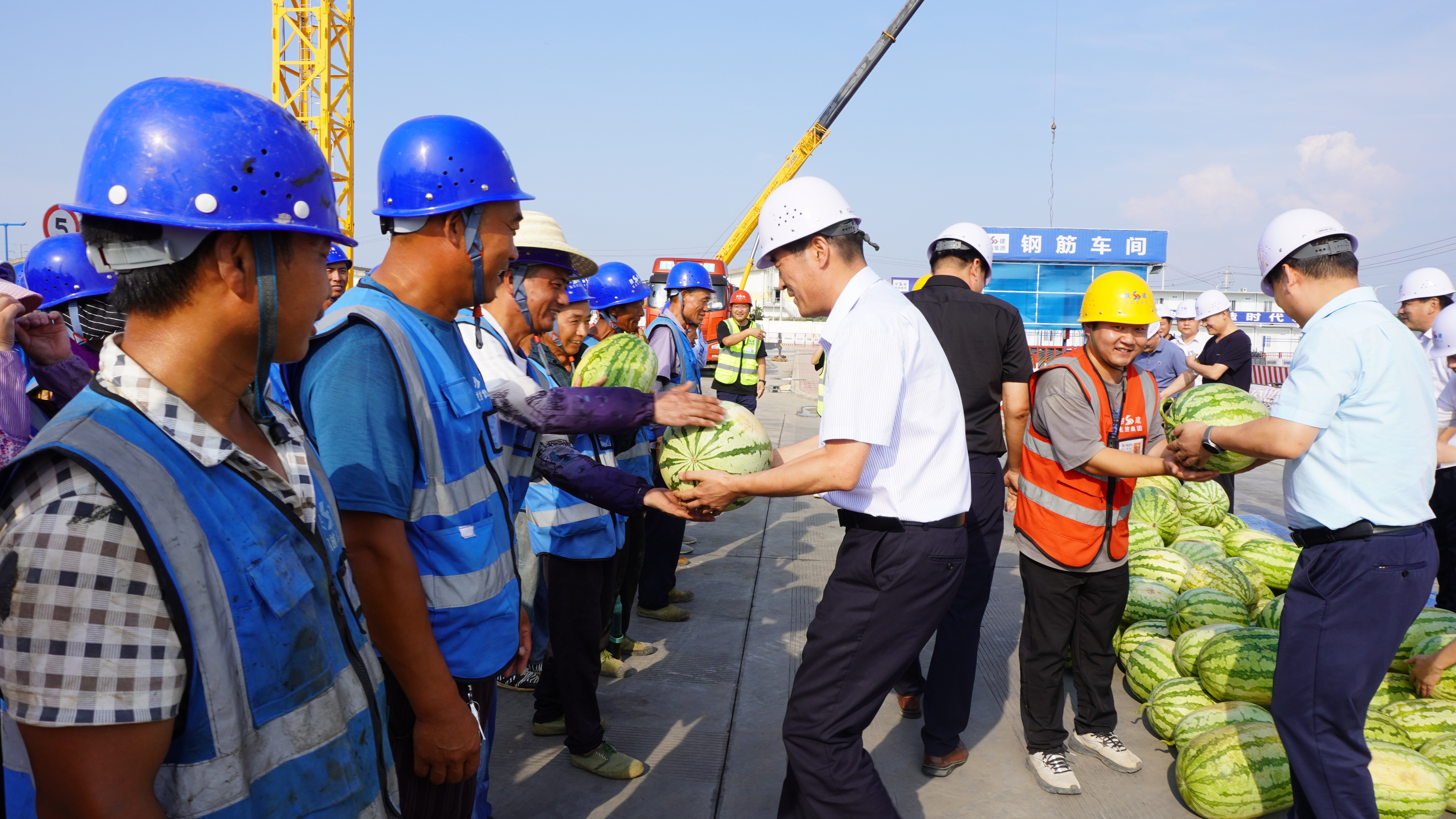 为体现人文关怀,7月1日下午,市卫健委党组成员,副主任同学军,规资科