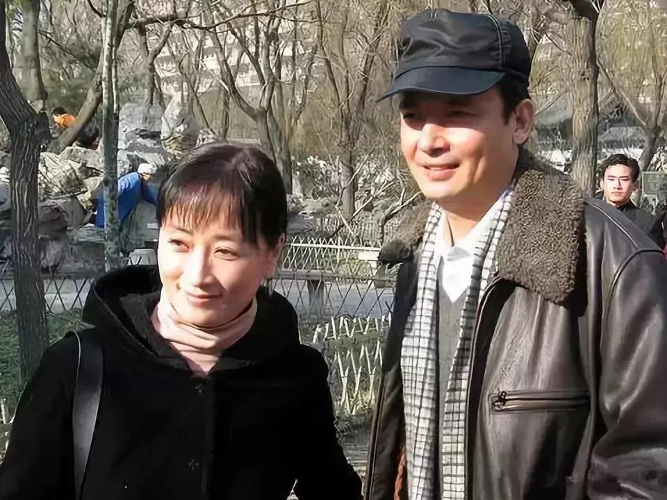 娱乐圈难得的六个好男人：长着一张多情的脸，一生却只钟情于一人