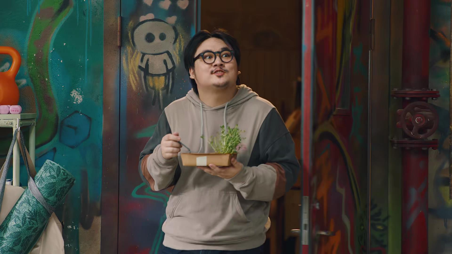 《破事精英》首播质量高，4位配角过分优秀，李佳航也被抢了风头