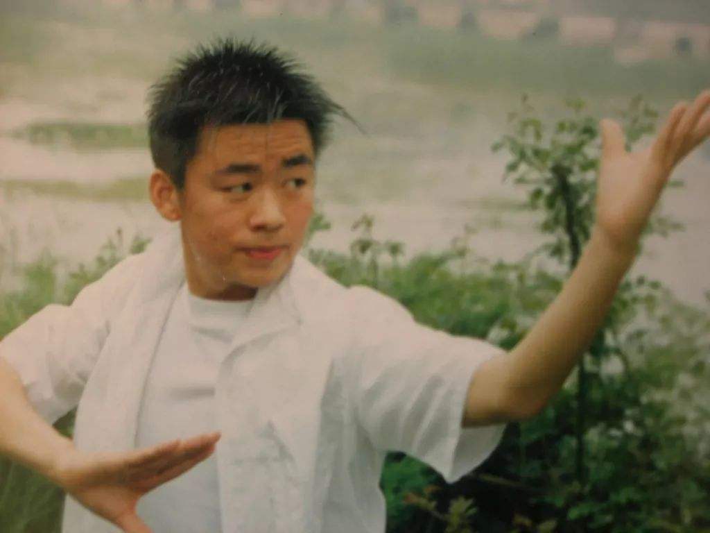 女演员许思敏正式签约TVB，此前跑龙套30年！横店的龙套们该醒了