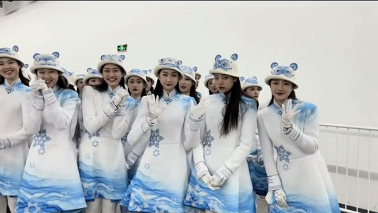 2022冬奥会引导员走红，自信美丽又大方，个个是名校在校大学生