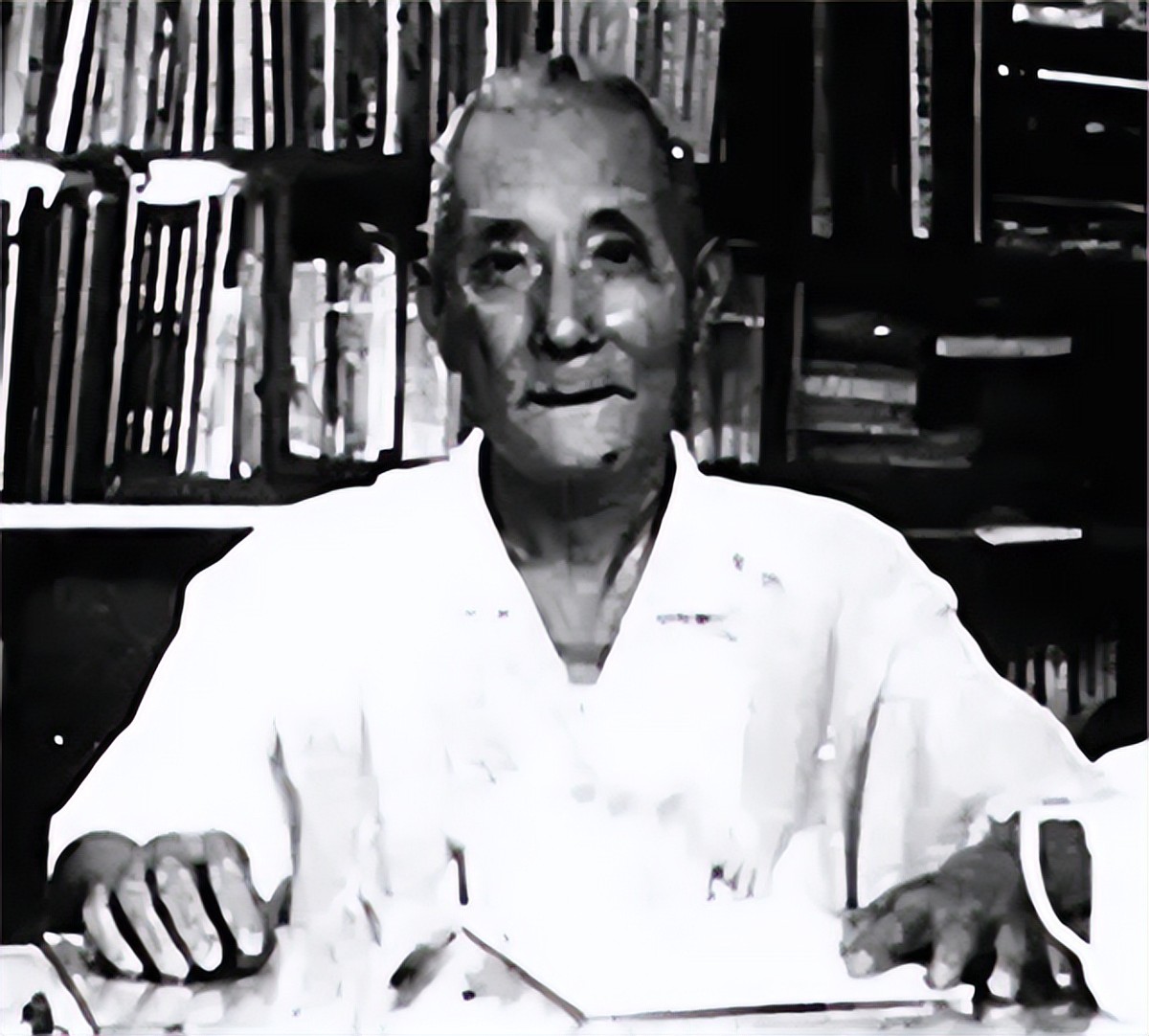 女儿刚刚夭折，丈夫就迷上貌美校花，妻子成全，他却牵挂妻子一生