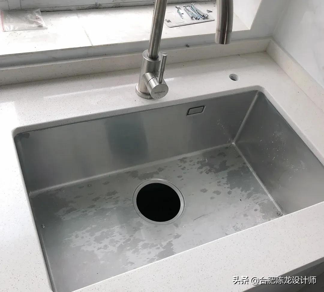 装修中的‘金厨银卫’，厨房卫生间装修避坑，怎么装实用又好看