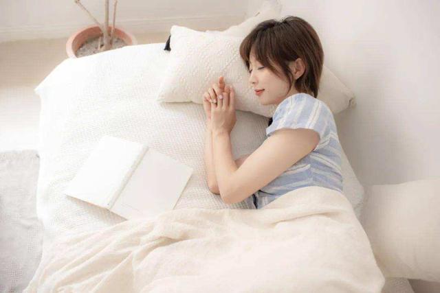 经常“手麻”是怎么回事？专家提醒：多半和8个原因有关，快看看
