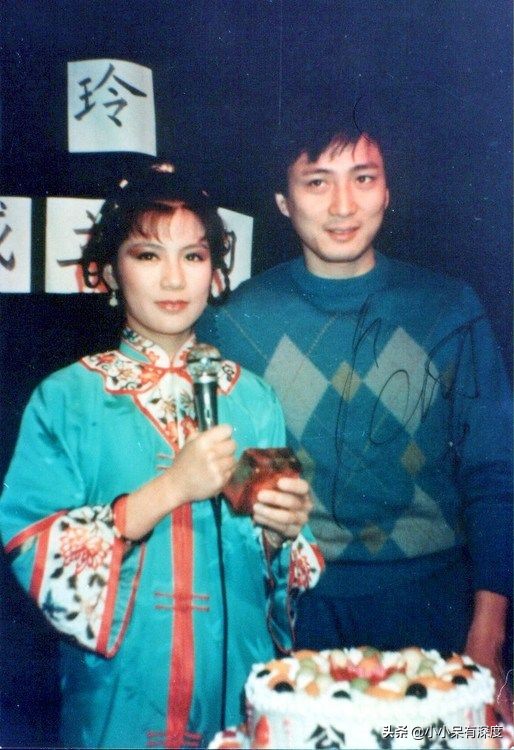 65岁汤镇业定居北京，频与小25岁的娇妻晒恩爱，翁美玲因他而死？