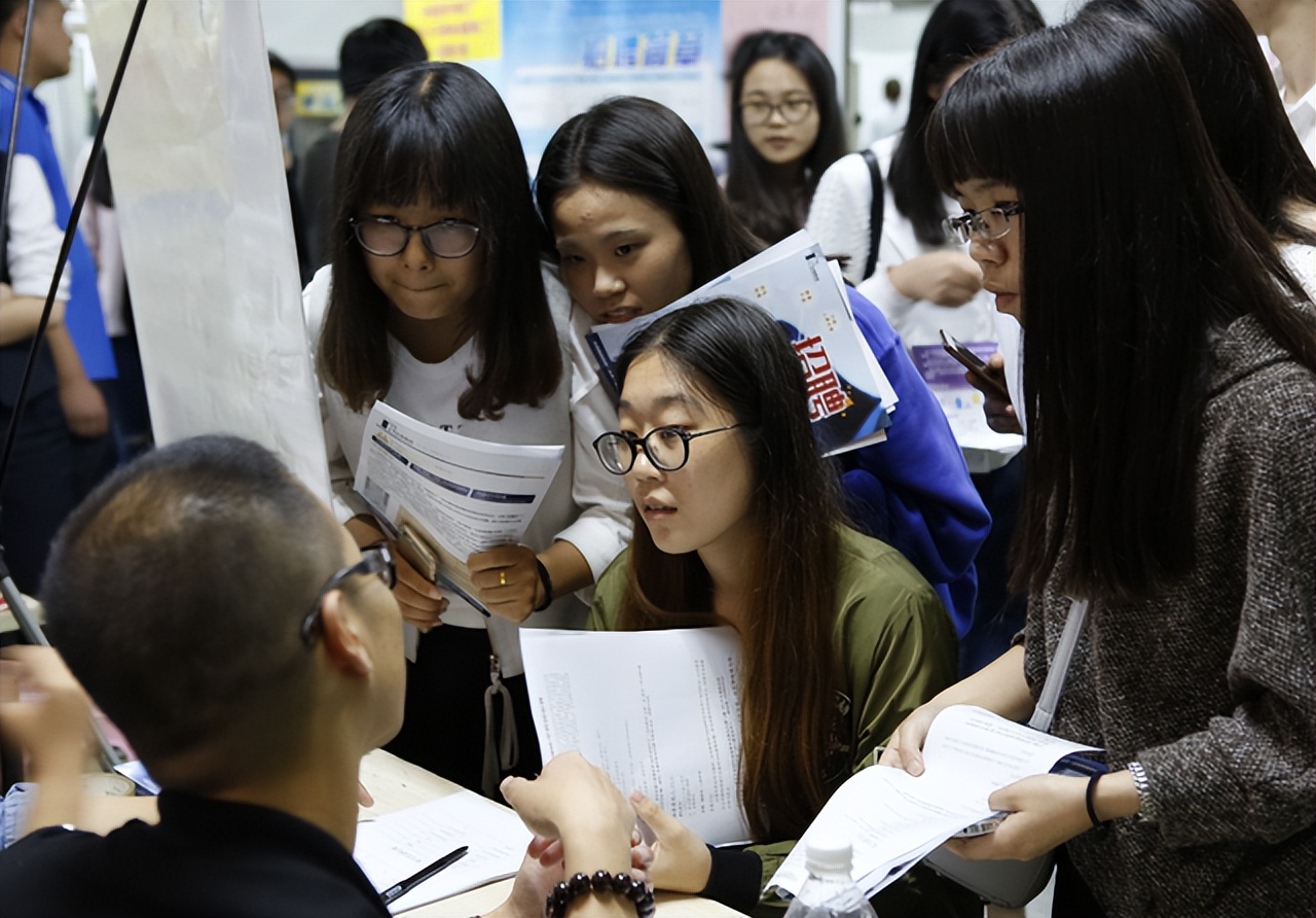 我国“挂科率”排名前三的专业，学霸看了也皱眉，学渣谨慎报考