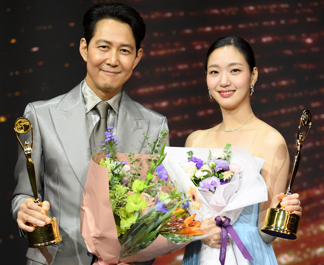 韩国青龙大赏明星生图！没了滤镜颜值集体掉线，金高银发际线堪忧