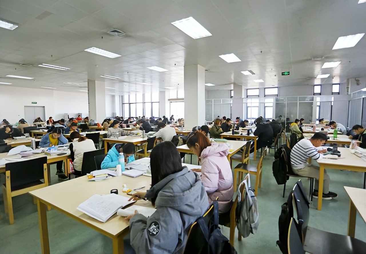 网红考研名师张雪峰，一语道破社会现实，却被人民日报点名批评？