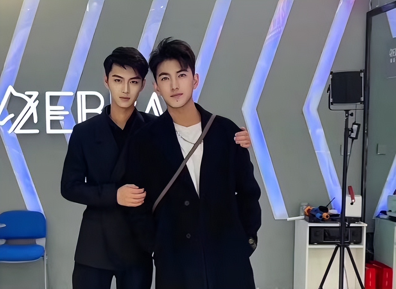 ​他是中传艺考“第一名”，长相惊艳气质出众，有一位了不起的舅舅