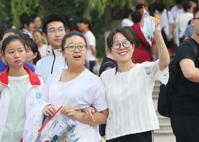 新高考模式“有调整”，物理化学“捆绑”了，3种选科组合更吃香