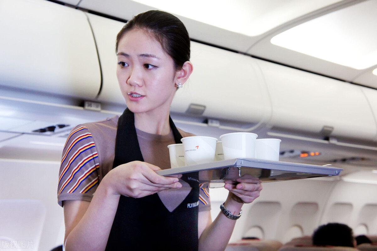 航空公司空姐的收入有多高？我與多位空姐的聊天記錄