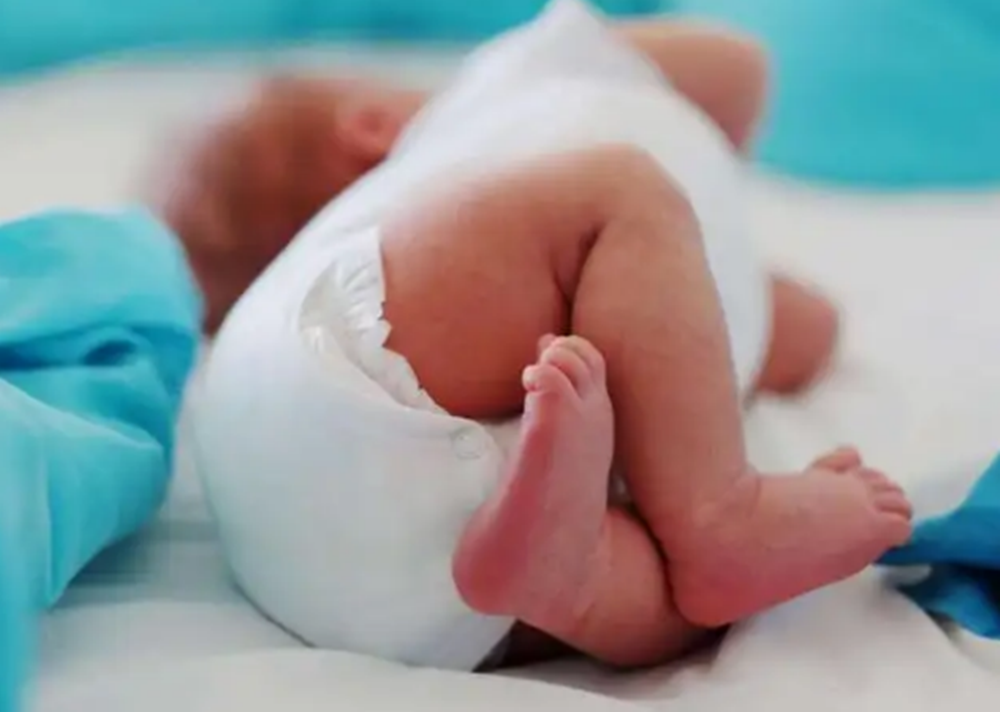 2012年，上海富商包养大学生，生仨娃花费2000万，最后发现被骗了