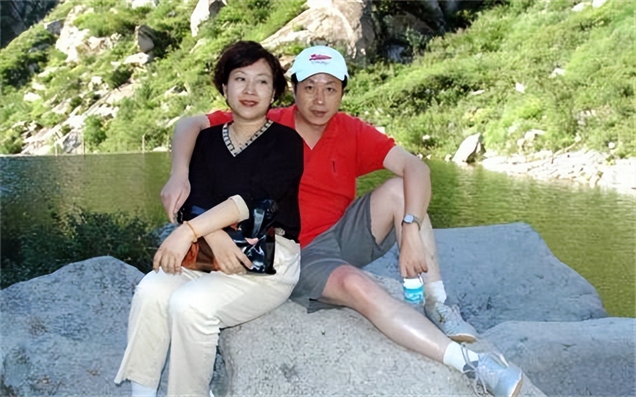 在丈夫罗京的葬礼上哭晕,7年后嫁给富商,刘继红后来怎么样了?