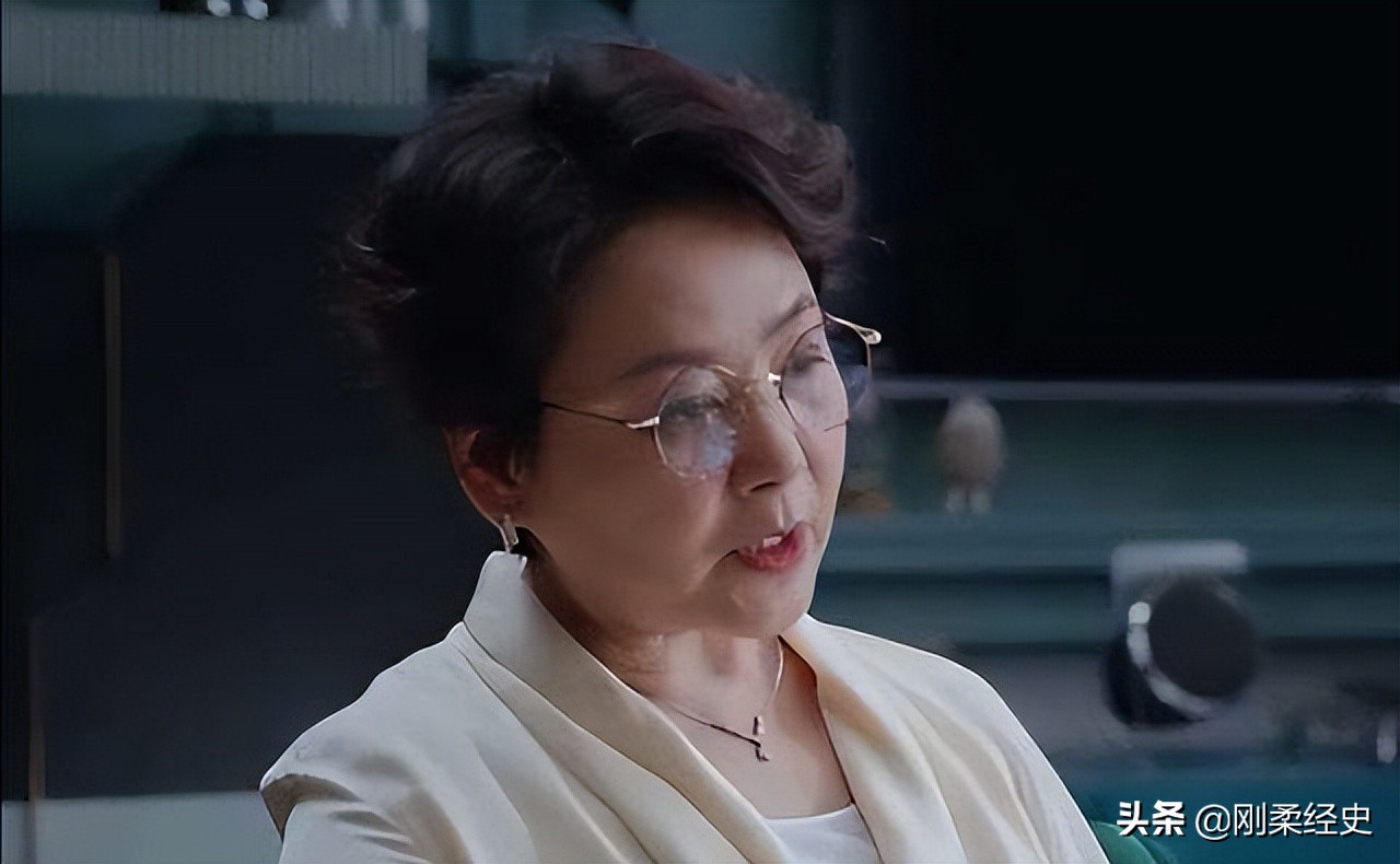 林深见鹿：在脱离了现实的根基下叙事，自然就少了人间烟火气