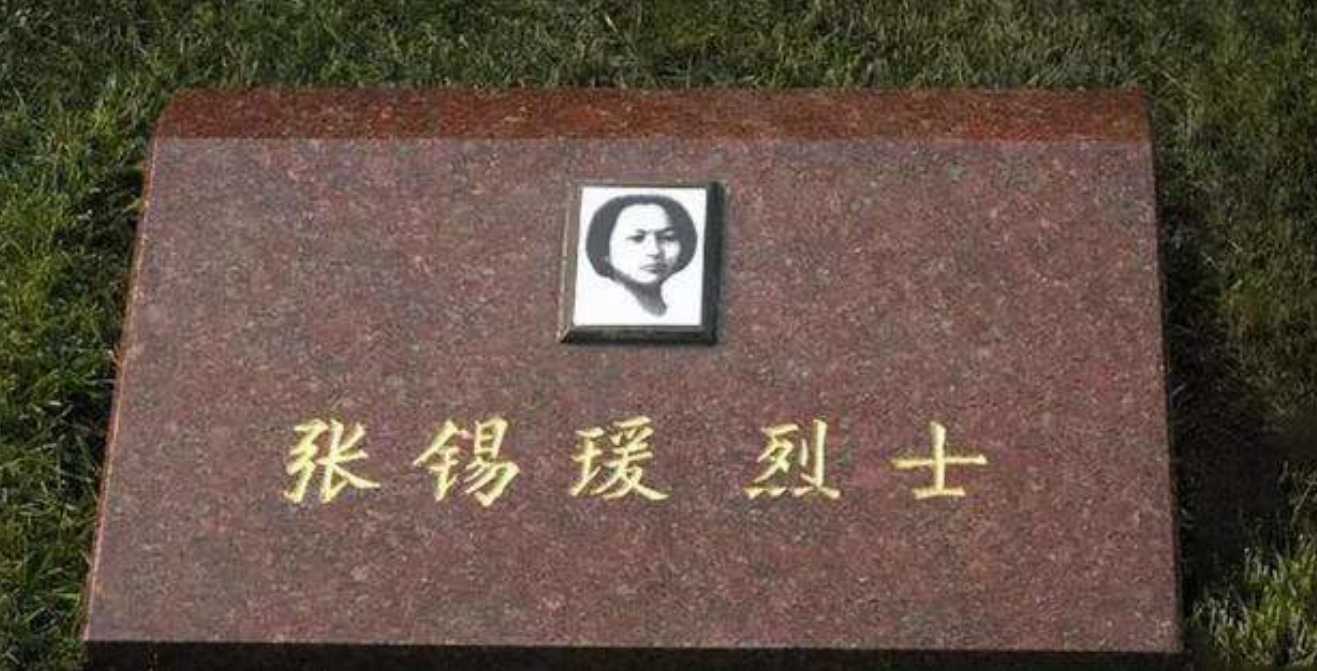 1990年，86岁的邓小平来到发妻墓前，对邓楠说：她比照片上更漂亮