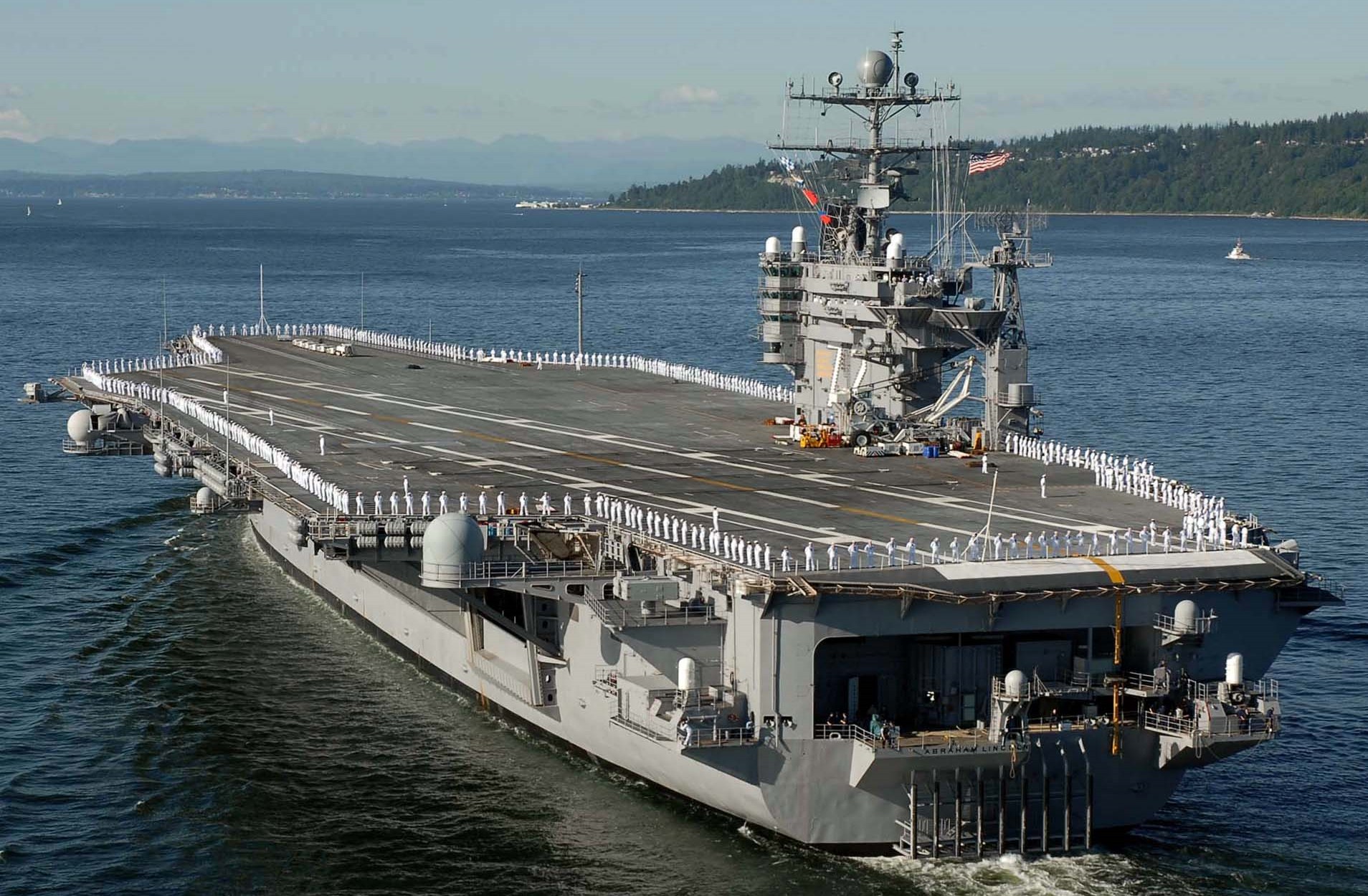 美核航母逼近中国家门口,解放军4艘055集体出动:位置很微妙