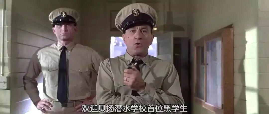 《怒海潜将》德尼罗古丁演技炸裂！不亚于狂风暴雨的袭击