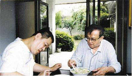 谢晋：4个子女3个低智，唯一正常的孩子患癌离世，一生比黄连还苦