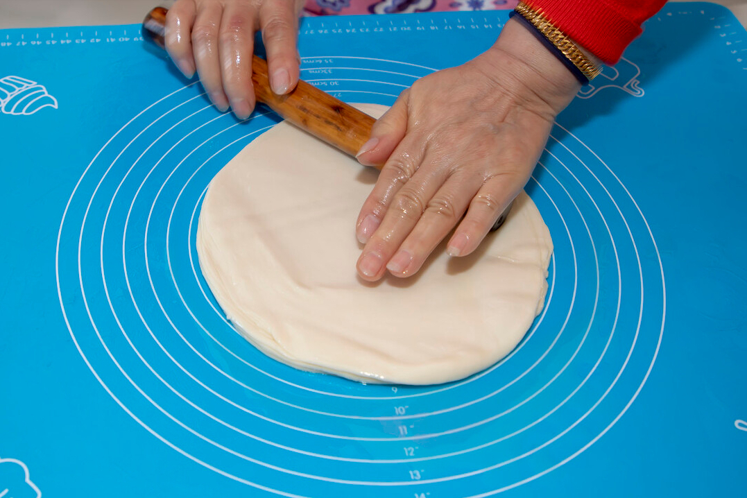 春饼，冷水和面还是开水烫面？教你详细做法，柔软劲道，饼薄如纸