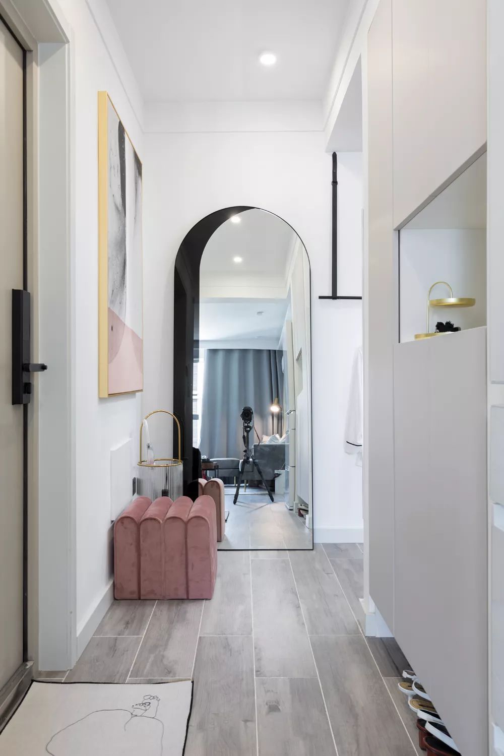 63平简约风小户型二居室，卧室里还挤出了衣帽间