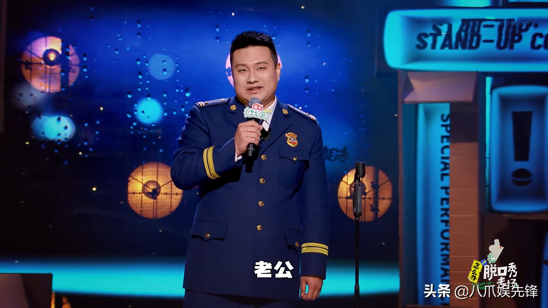 成龙登《脱口秀专场》，全程脱稿差距明显，对比提词器令李诞汗颜