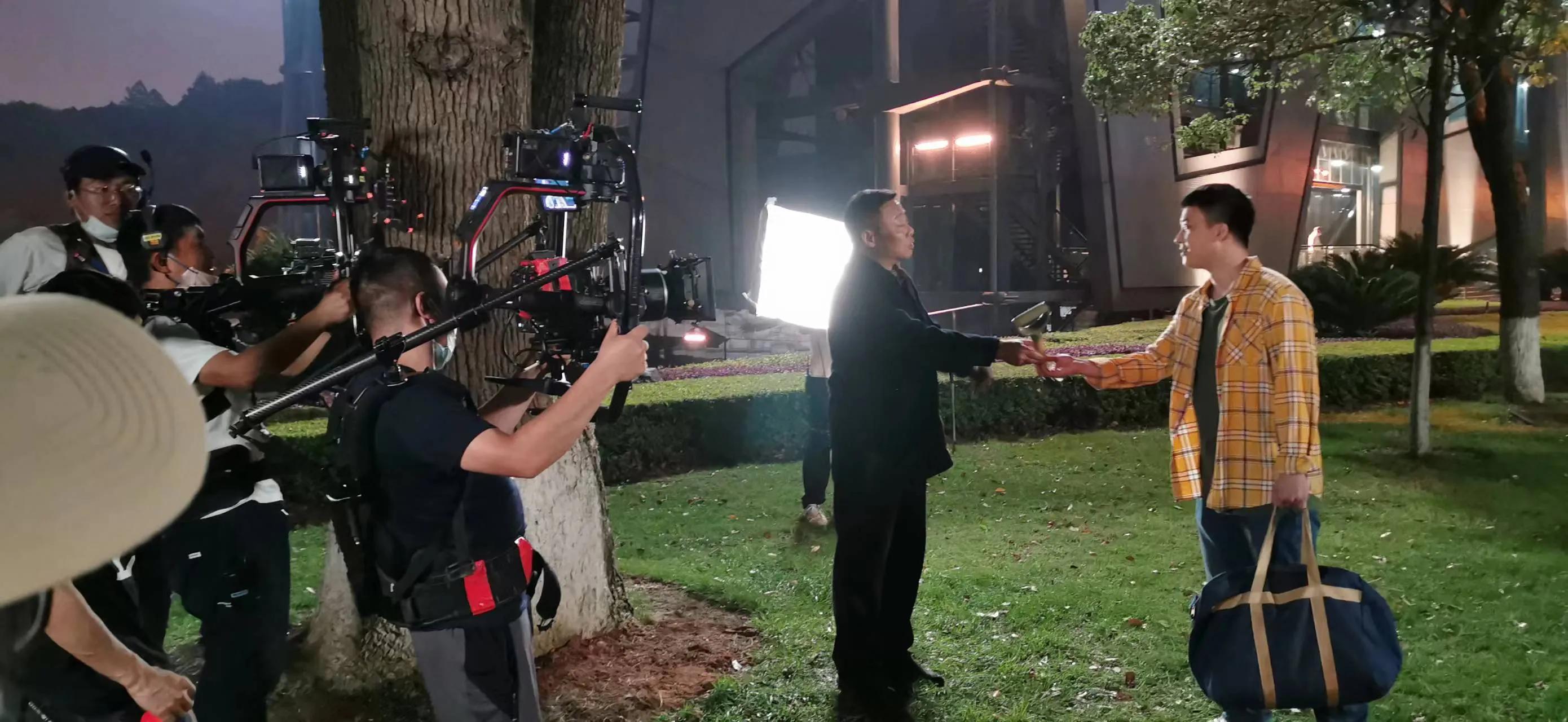 期待！中联重科协拍的首部行业大剧《重中之重》杀青