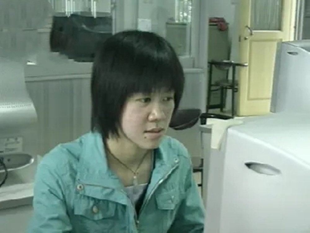 高考763分考上武大，背着瘫痪父亲上学的黄来女，后来怎么样了？