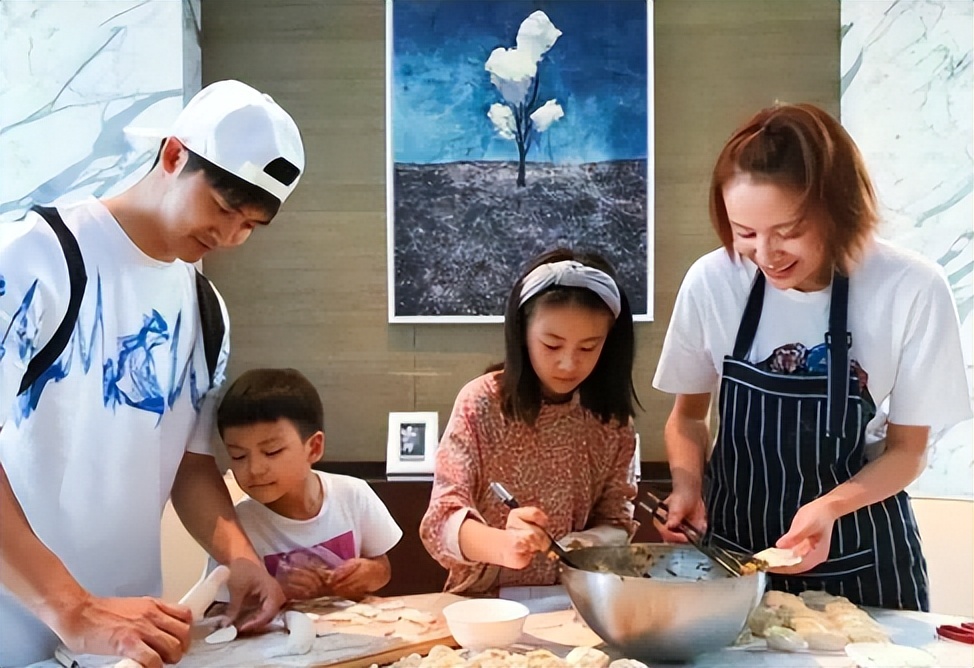 清清白白不乱搞，娱圈最干净的17对夫妻，个个与原配不离不弃