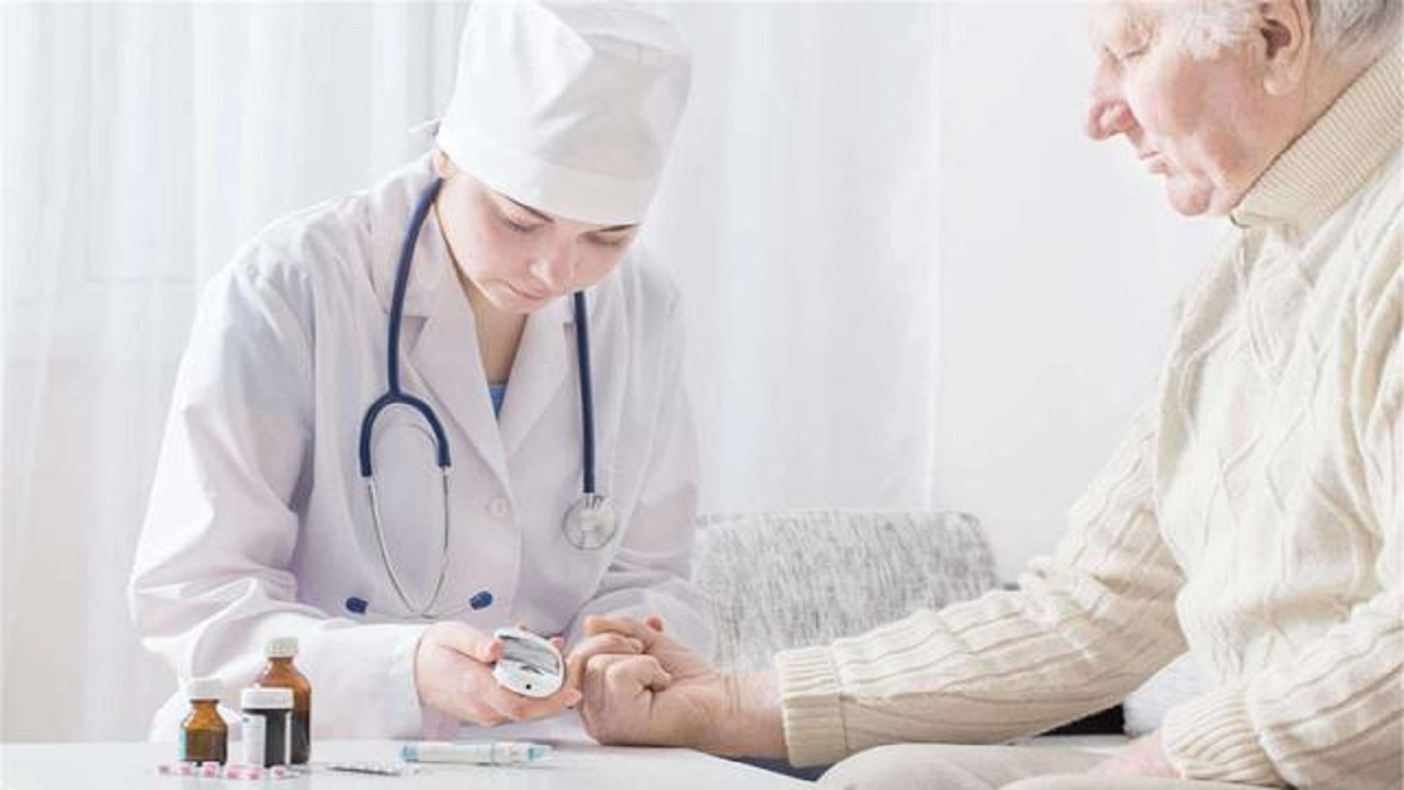 耳朵里面痒，却啥也掏不出来？或是4种病的表现，别光顾着抠了