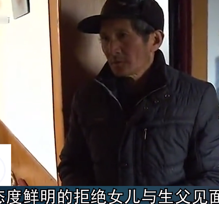 女子幼时被弃，30年后生父临终想见一面，女子：他没资格让我相见