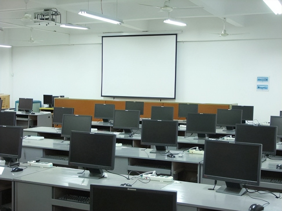 月收入高、满意度高！这些专业将爆火，湖北这所大学已开设9个