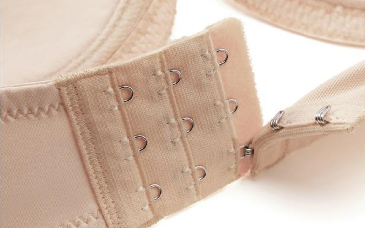 既然左右都不行,那就只有考虑前后了,如果设计在前端,既方便女性操作