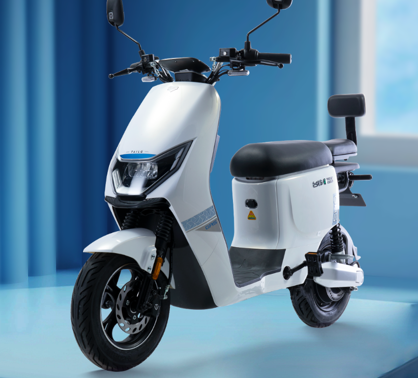 金彭最新推出的这款国标二轮电动车,沿袭当下主流的外观设计,车身圆润