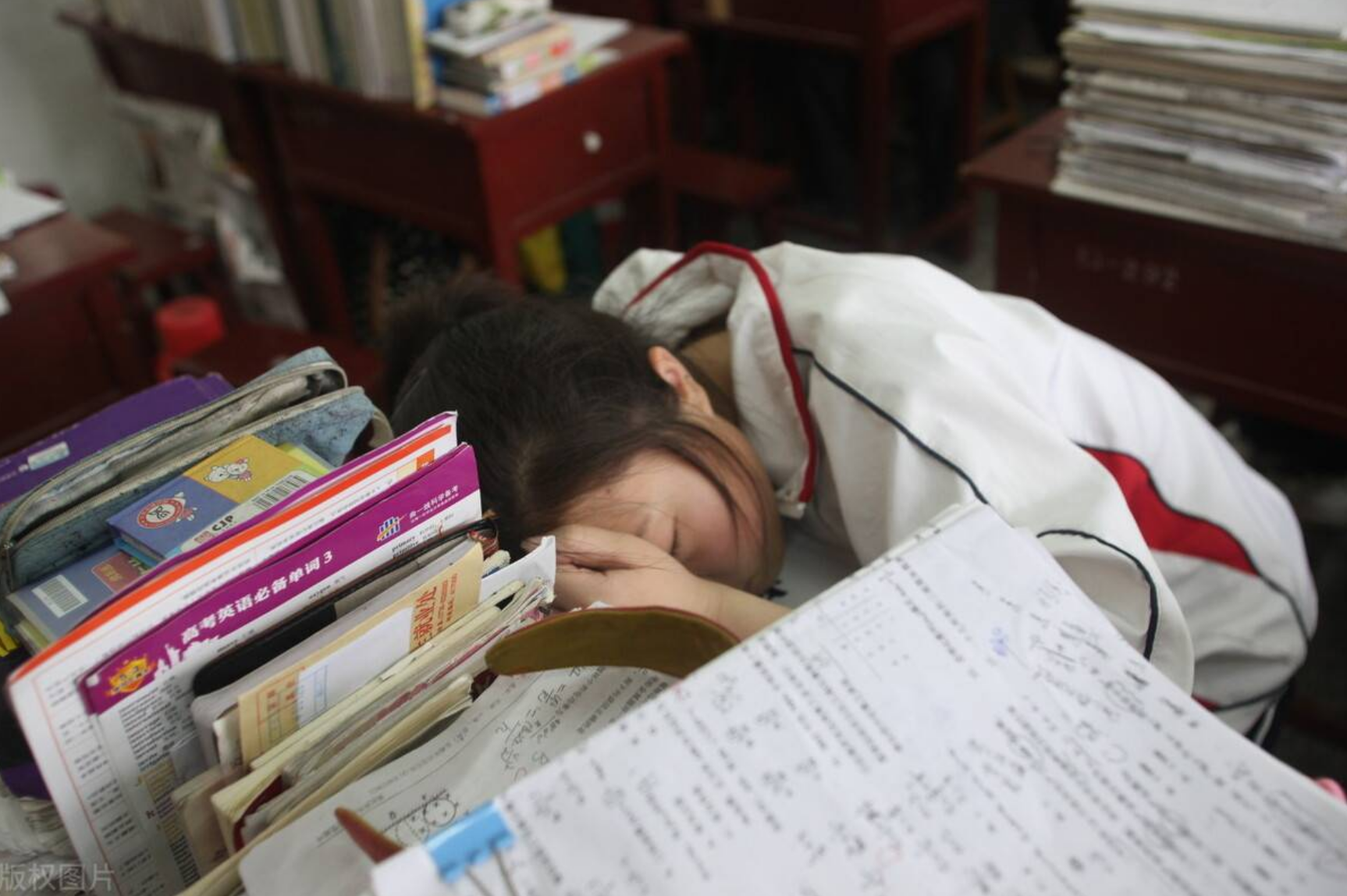 初三生不用參加中考，2022滿足條件可直升高中？不用擔(dān)心被分流了