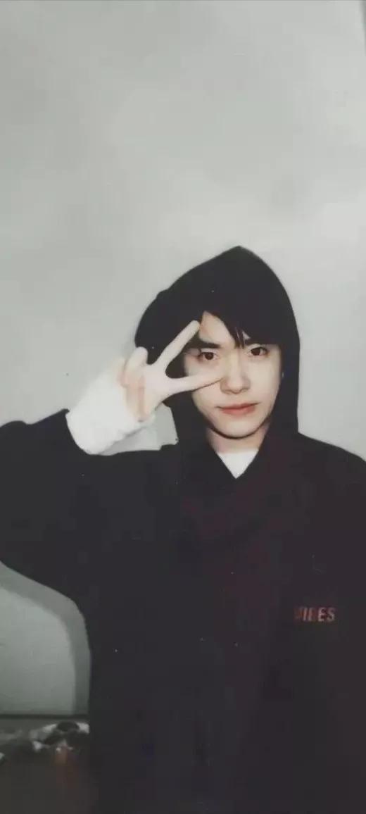 易烊千玺高清壁纸，每一张都好帅