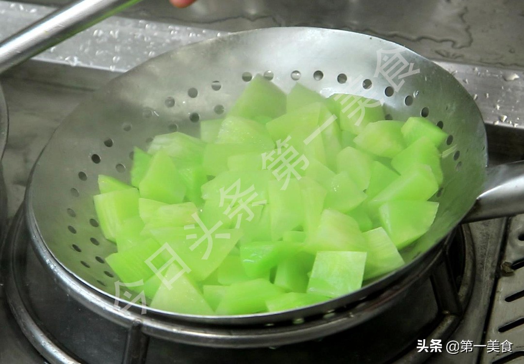 冬季寒冷睡眠差，多吃这6种养胃食物，驱寒去燥，舒舒服服过冬天